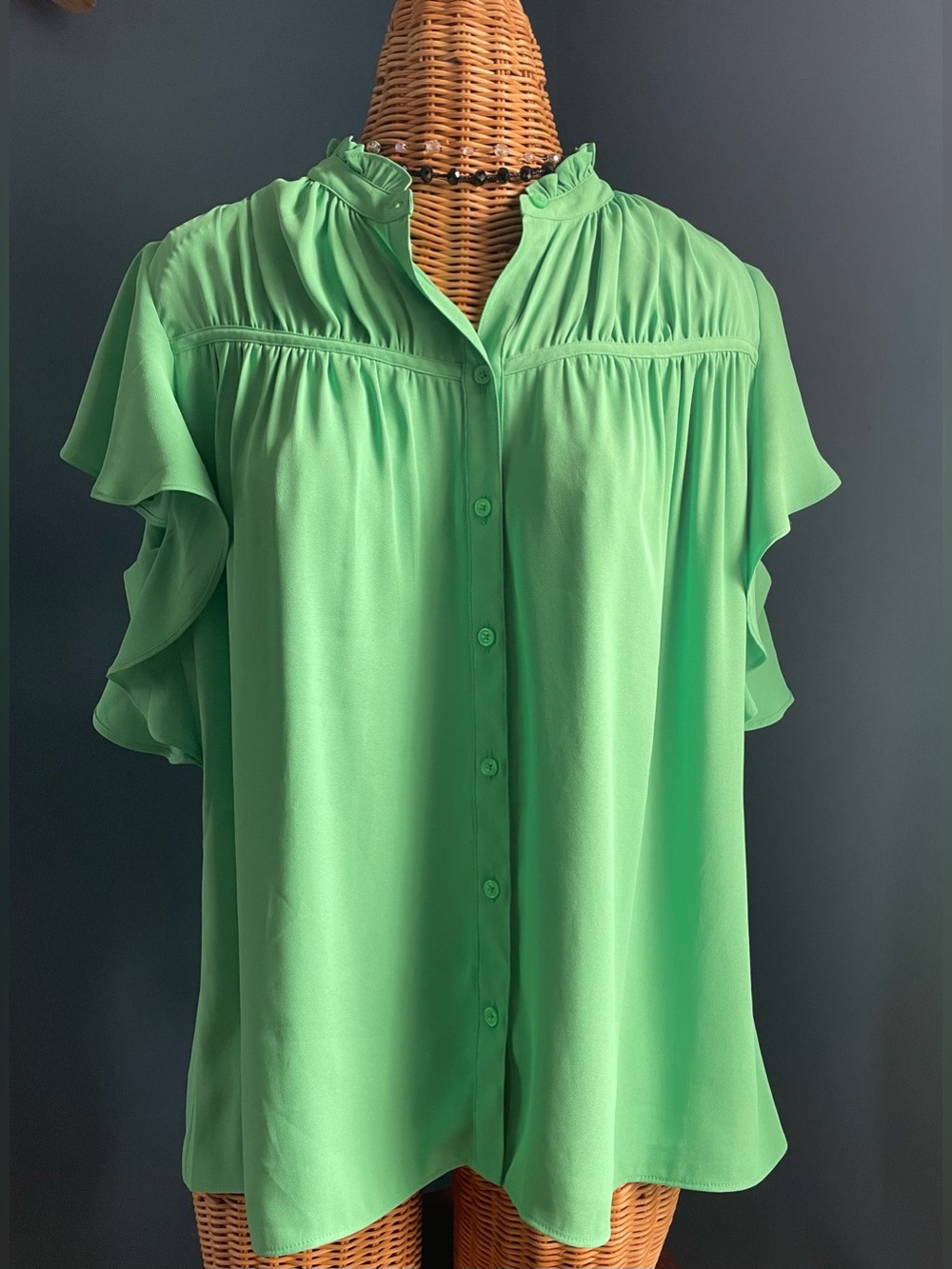 White House Black Market WHBM Bright Green Flutter Short Sleeve Blouse Size XL